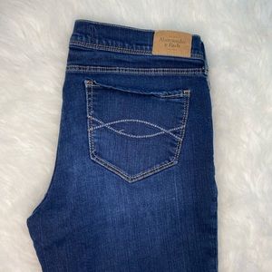 Abercrombie dark wash Cropped jeans